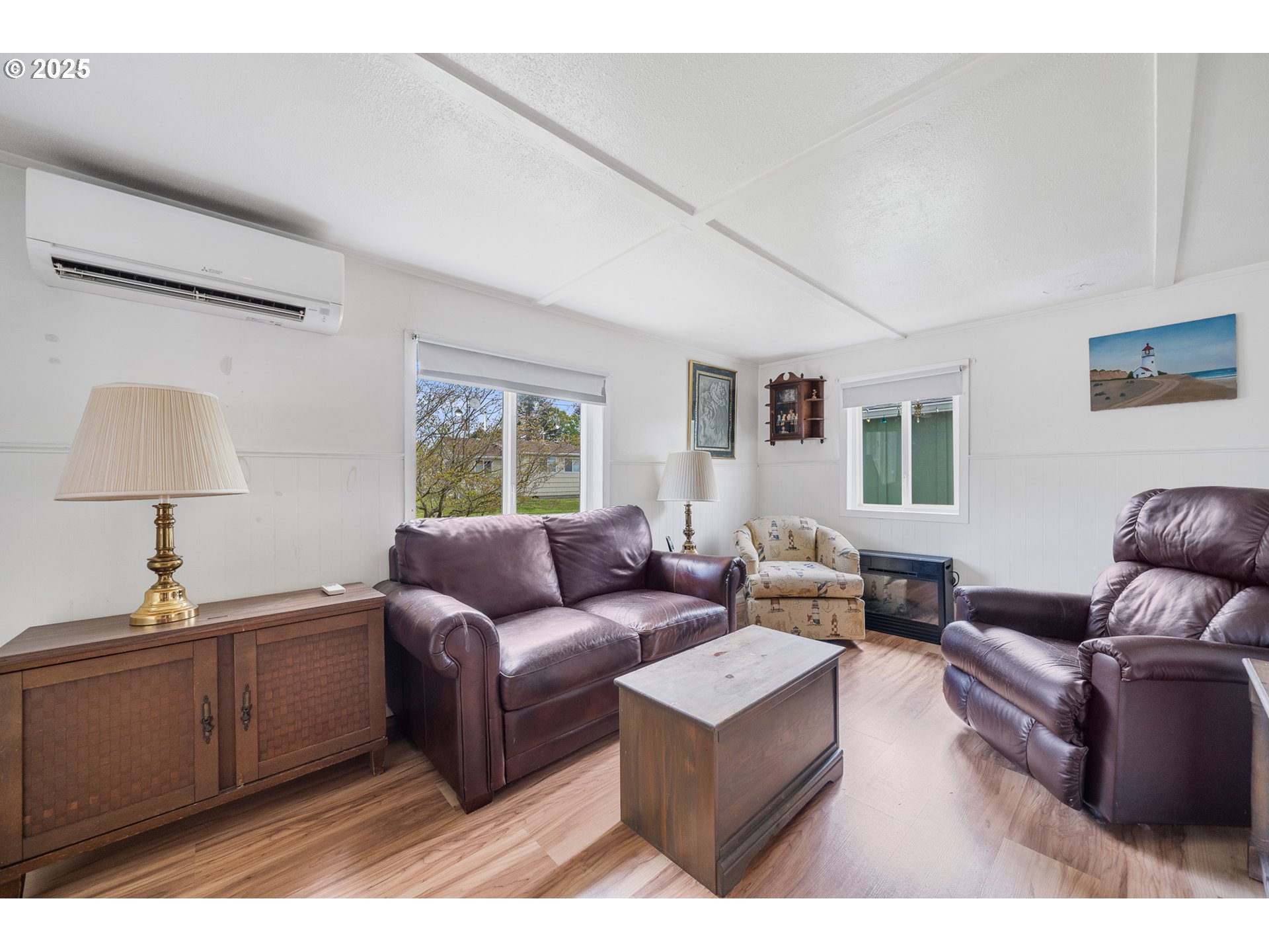 2180 Bayview Road West Netarts, OR 97141 - Photo 4 of 17 Living Room