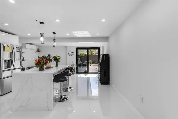 $799,000 | 4211 West 8th Avenue, Hialeah, FL 33012