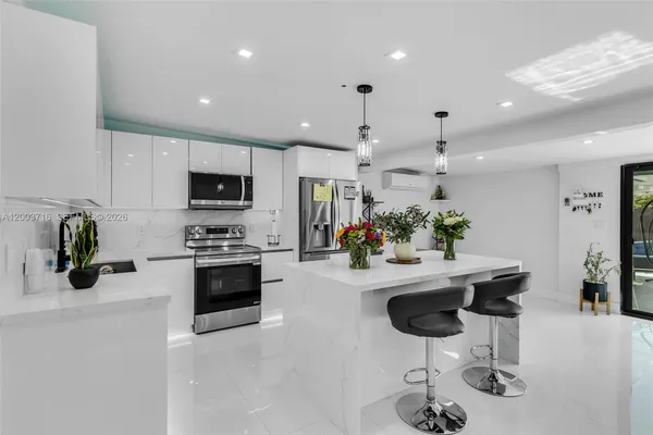 $799,000 | 4211 West 8th Avenue, Hialeah, FL 33012