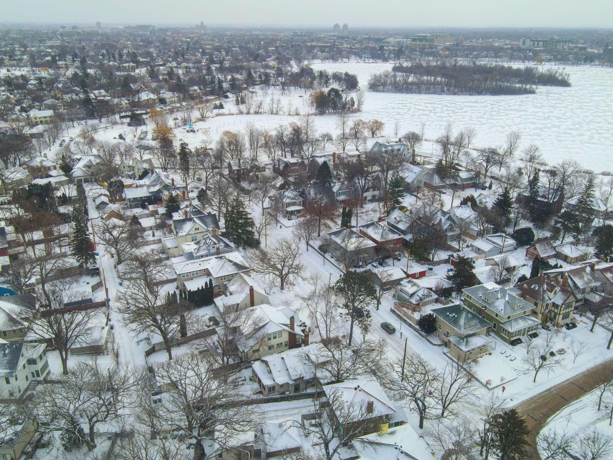 2450 West 24th Street Minneapolis, MN 55405 - Photo 2 of 69