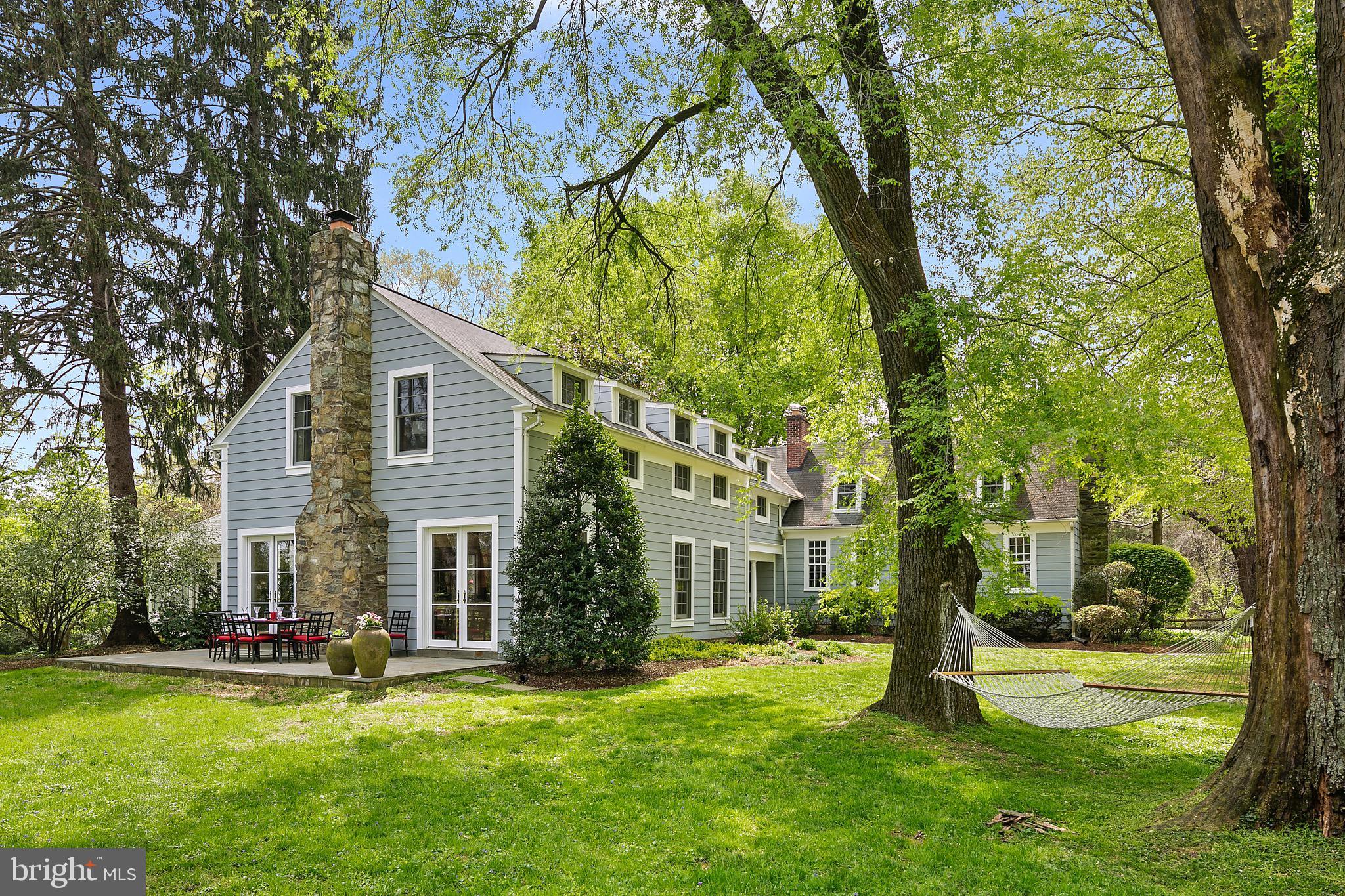 Pastoral setting with indoor/outdoor living
