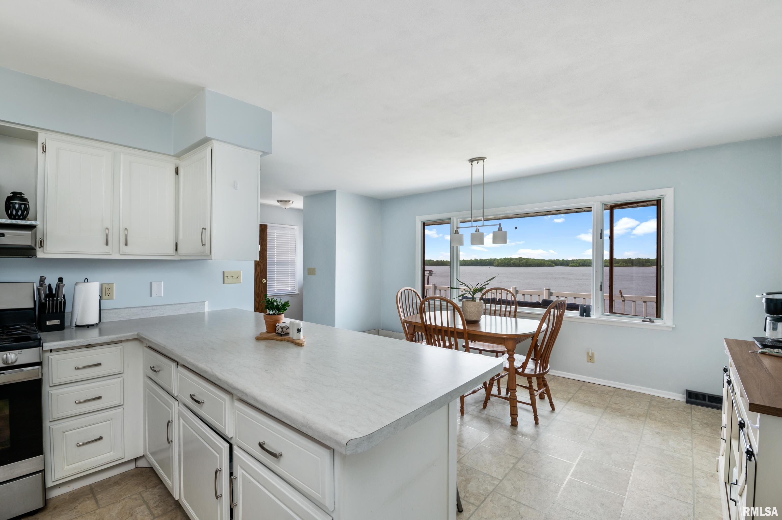 405 Main Avenue Cordova, IL 61242 - Photo 11 of 25