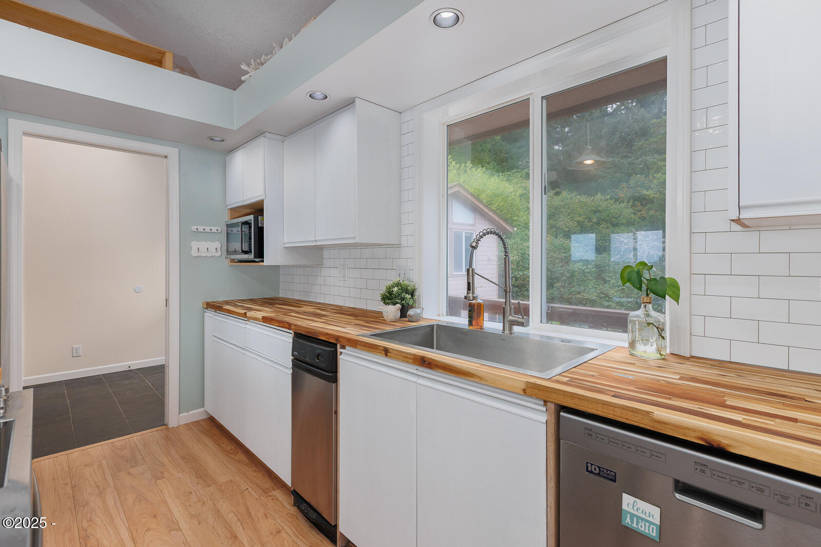 568 Southeast Benson Road Newport, OR 97365 - Photo 11 of 60 -11