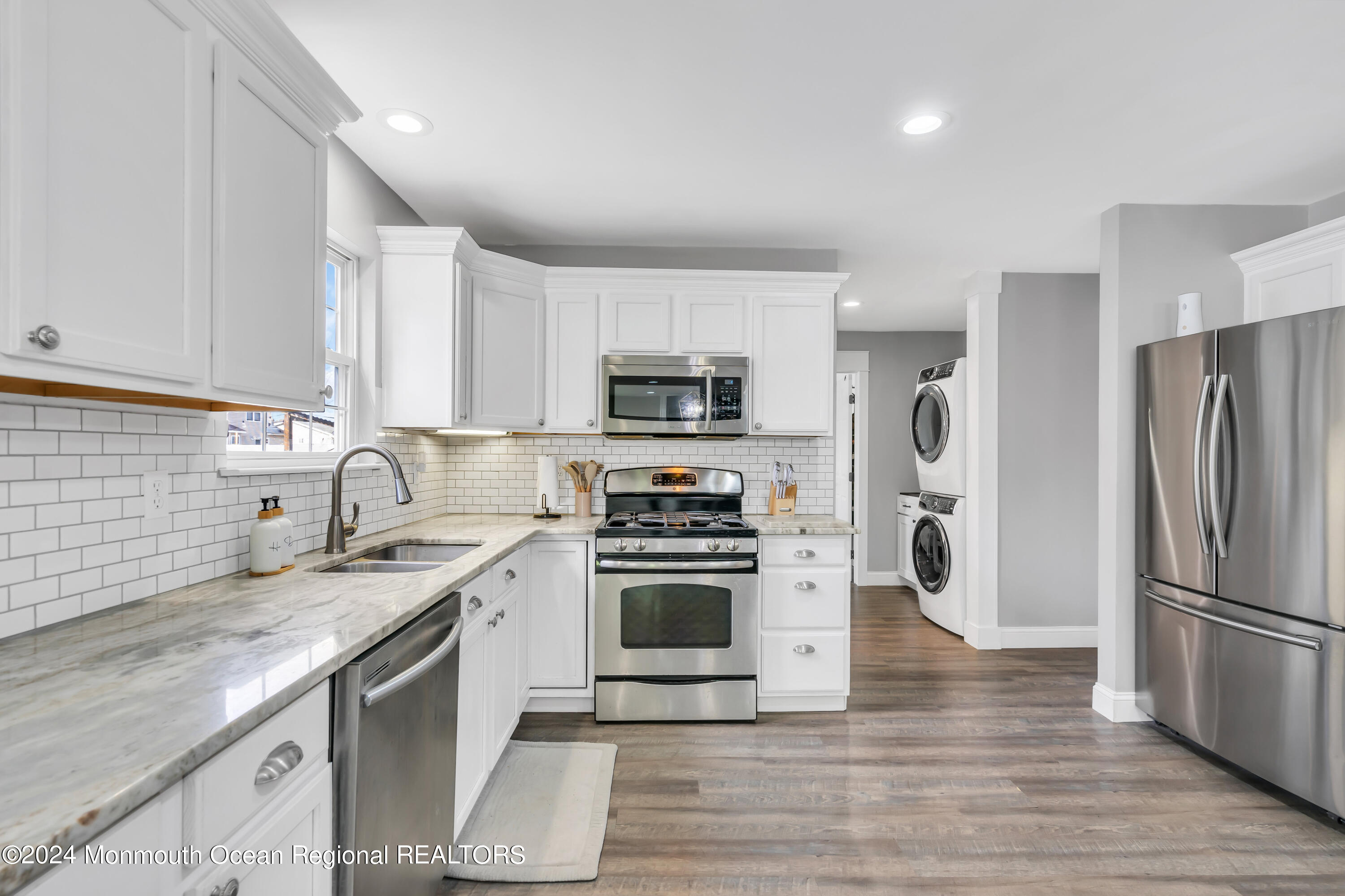 109 Bowsprit Road Manahawkin, NJ 08050 - Photo 21 of 48 028_dsc04989