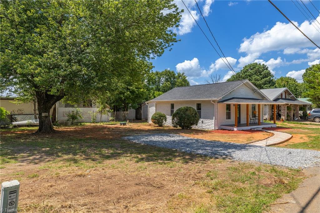 124 Wintergreen Road Winston-Salem, NC 27107 - Photo 3 of 25 Gallery Image 3