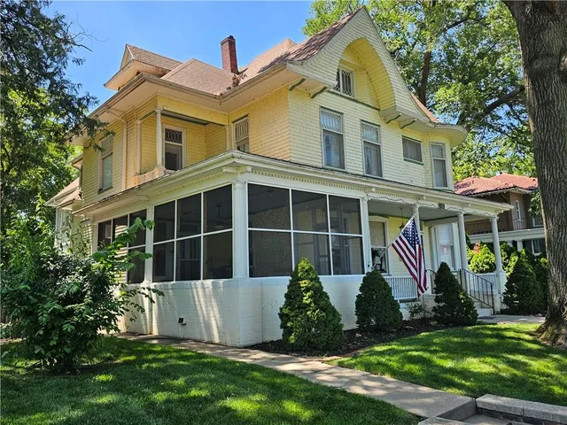 $495,000 | 409 North Esplanade Street, Leavenworth, KS 66048