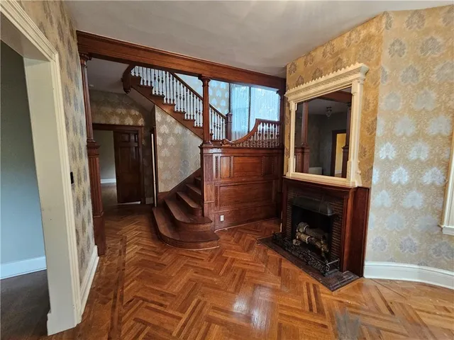 $495,000 | 409 North Esplanade Street, Leavenworth, KS 66048