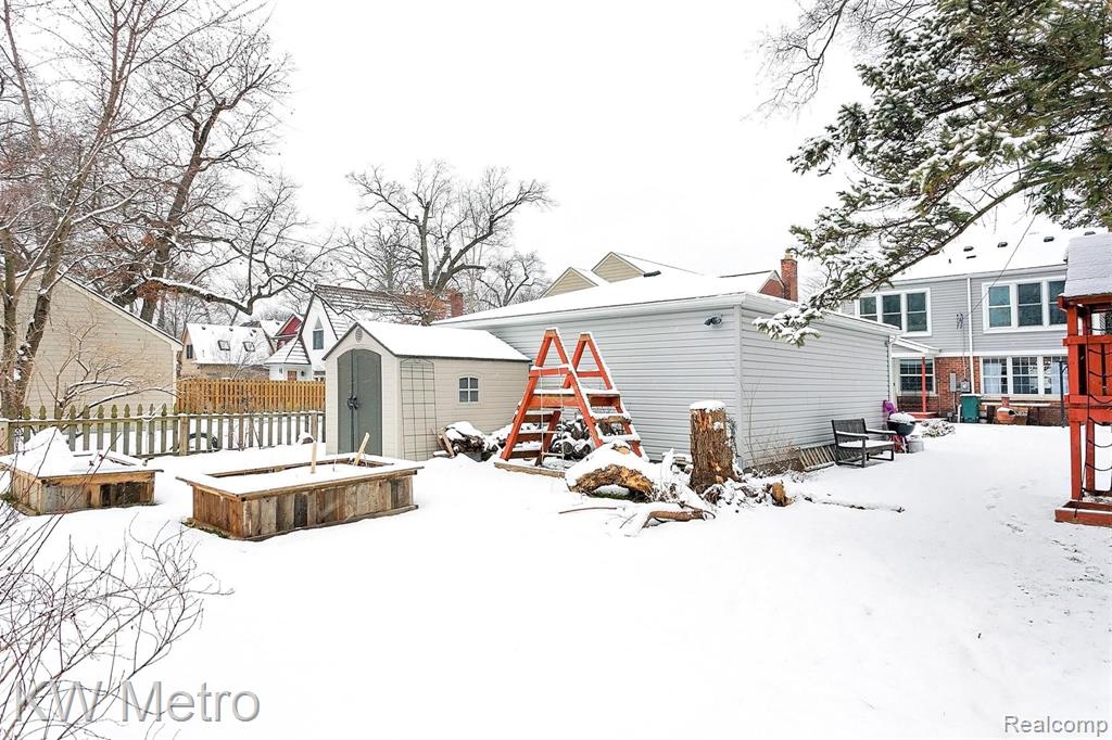 15 Hanover Road Pleasant Ridge, MI 48069 - Photo 8 of 12