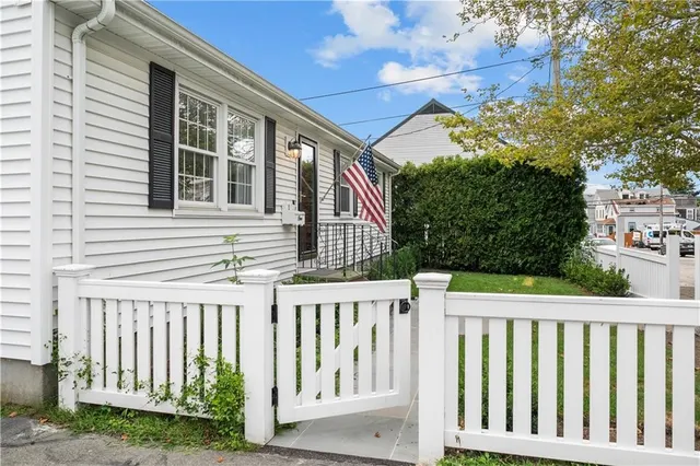 $4,500 | 1 Narragansett Avenue, Newport, RI 02840