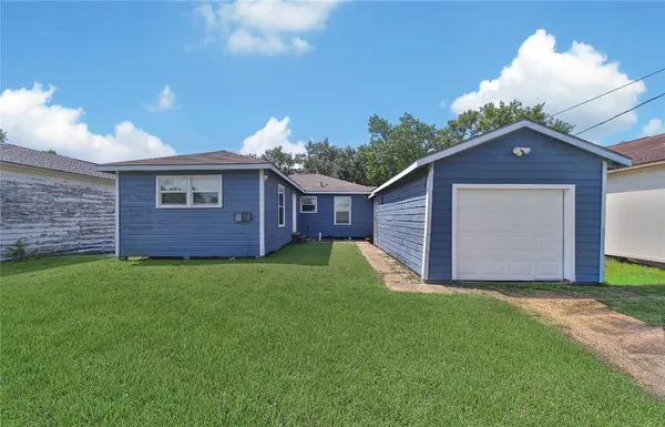 $1,400 | 1606 West 8th Street, Freeport, TX 77541