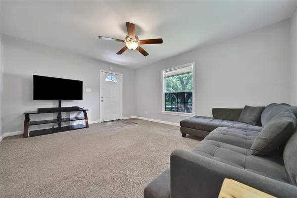 $1,400 | 1606 West 8th Street, Freeport, TX 77541