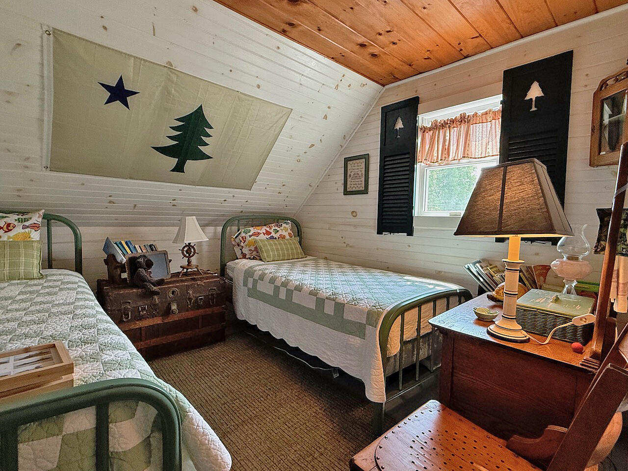 99 Huddle Road Bristol, ME 04554 - Photo 17 of 22 Bedroom 2