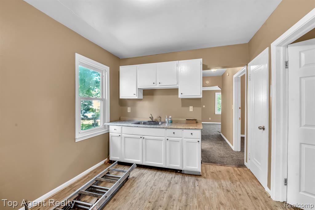70 Hill Street River Rouge, MI 48218 - Photo 12 of 33