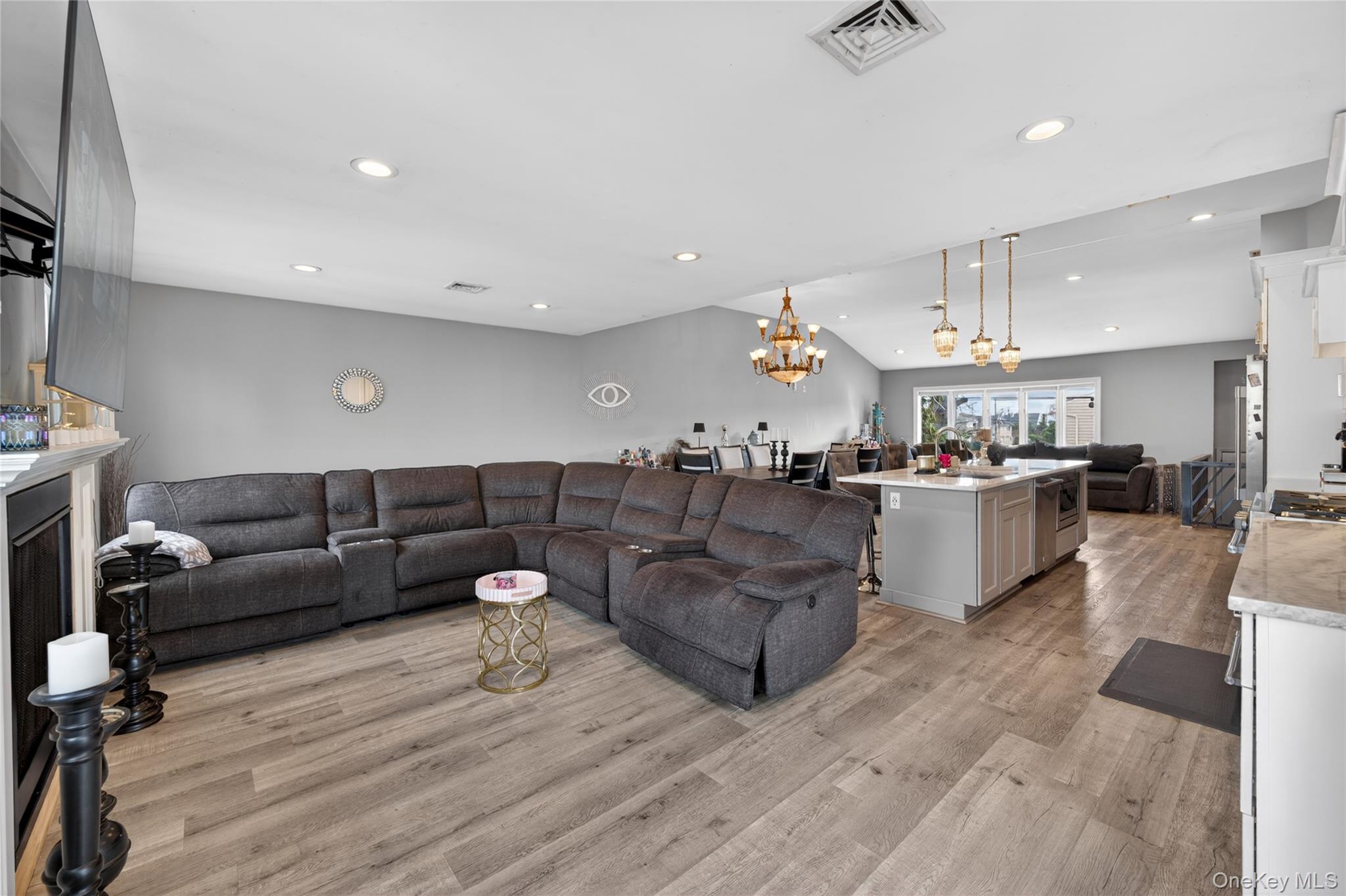 2794 Covered Bridge Road Merrick, NY 11566 - Photo 15 of 39