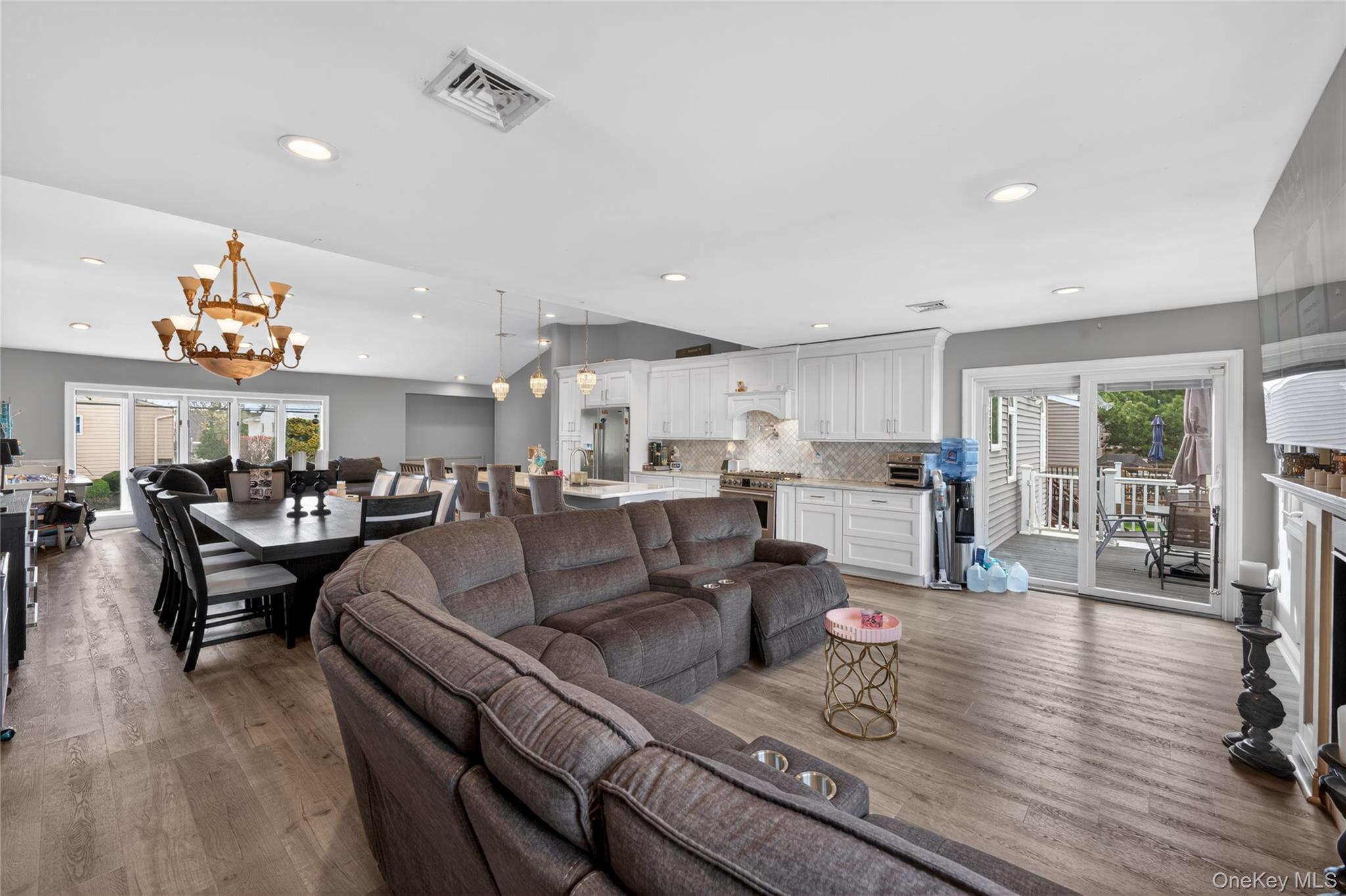 2794 Covered Bridge Road Merrick, NY 11566 - Photo 17 of 39