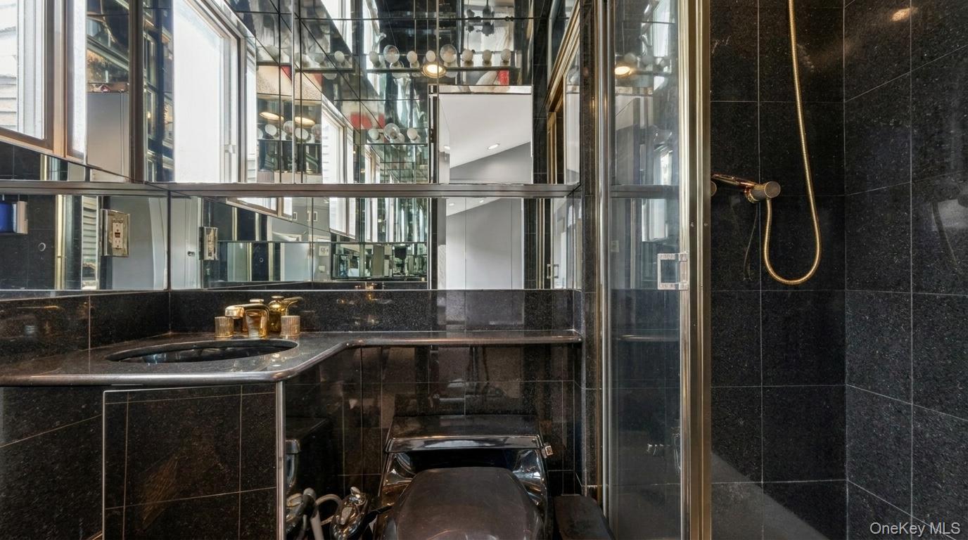 2794 Covered Bridge Road Merrick, NY 11566 - Photo 24 of 39