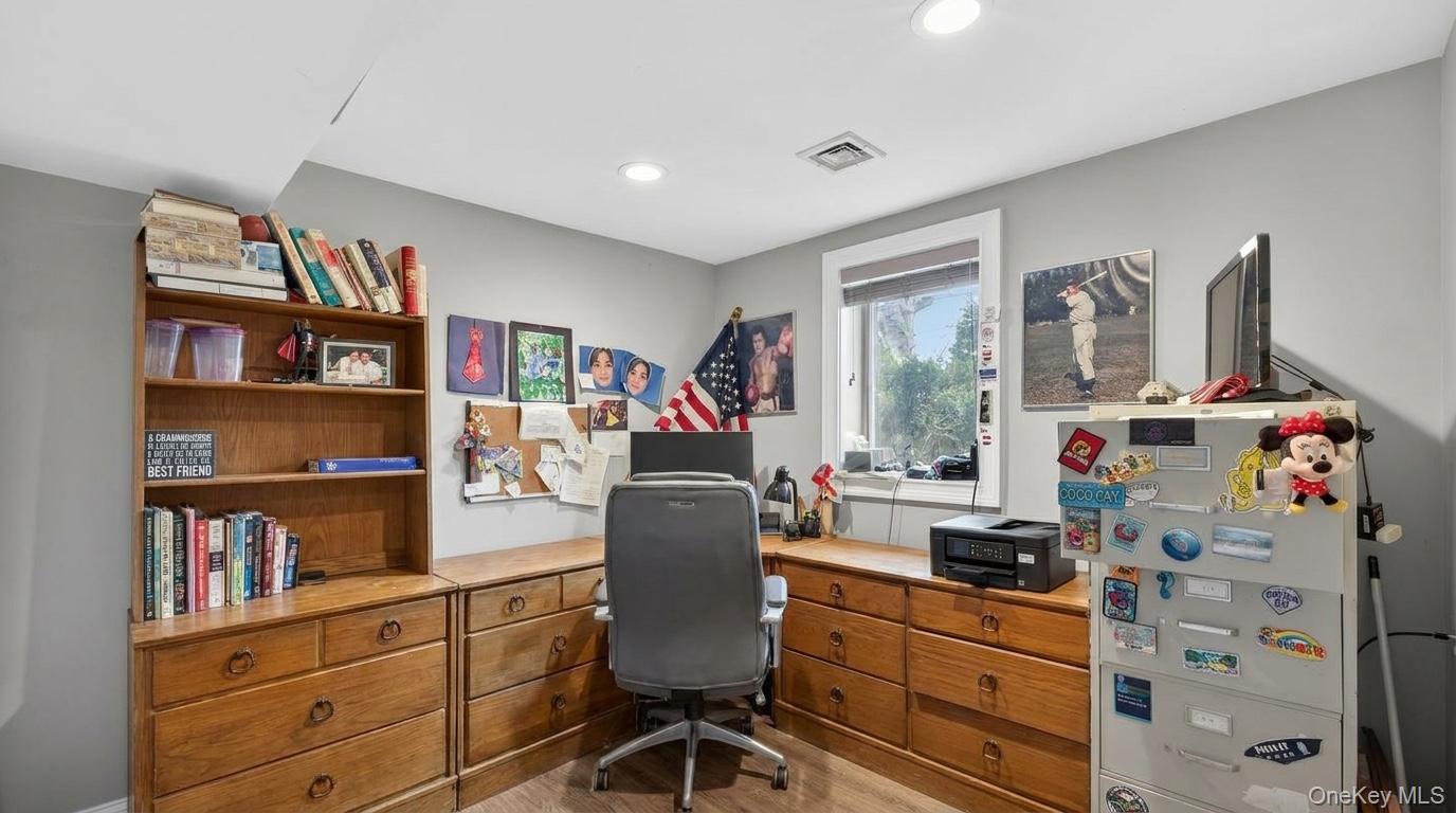 2794 Covered Bridge Road Merrick, NY 11566 - Photo 29 of 39