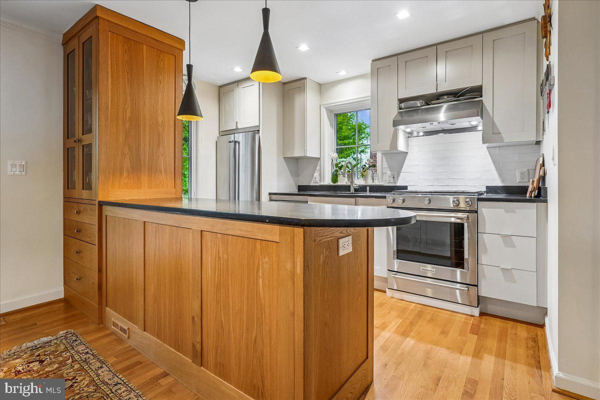2910 Upton Street Northwest Washington, DC 20008 - Photo 13 of 64 Kitchen