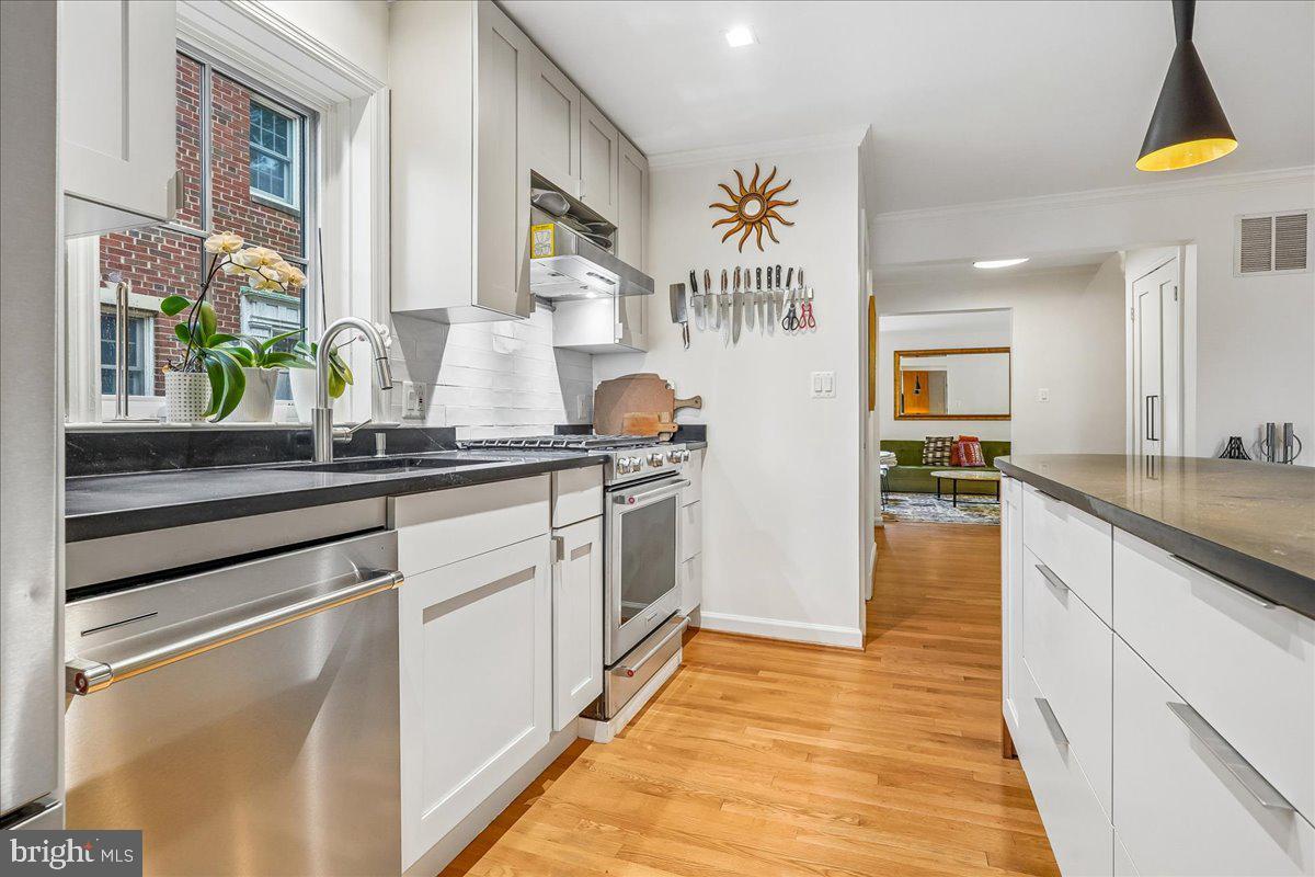 2910 Upton Street Northwest Washington, DC 20008 - Photo 15 of 64 Kitchen