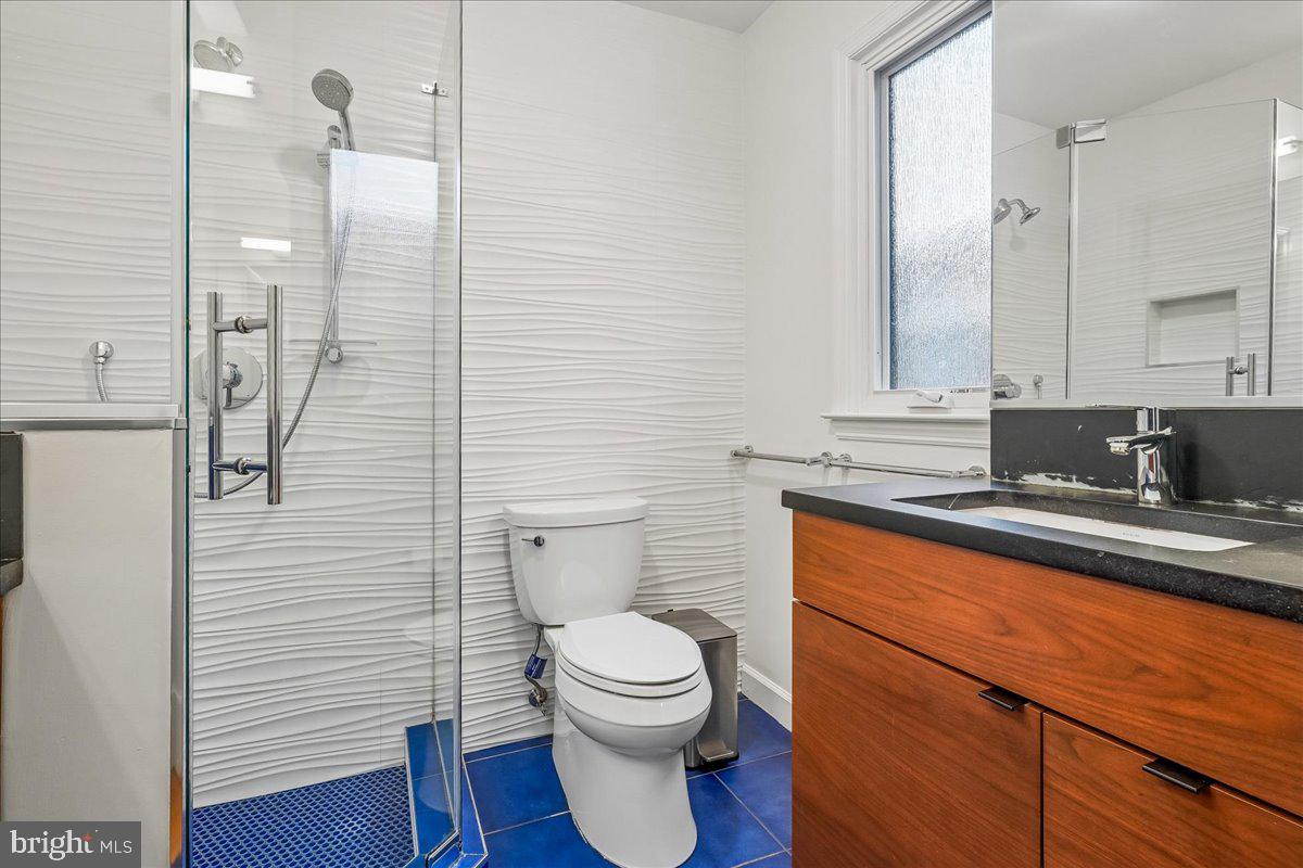 2910 Upton Street Northwest Washington, DC 20008 - Photo 22 of 64 Primary Bath