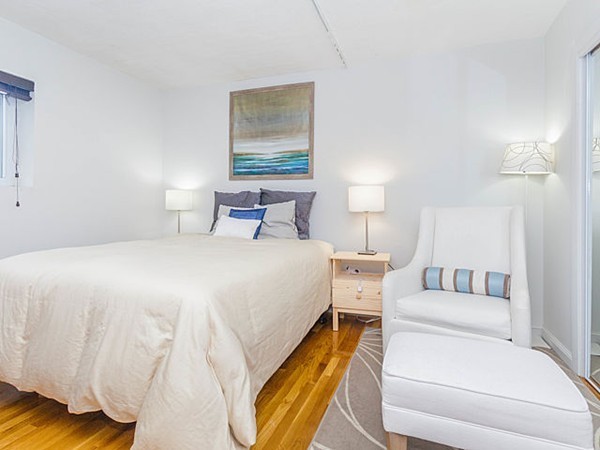 39 Westgate Road, Unit 6 Boston, MA 02467 - Photo 4 of 8 a bedroom with a bed and a lamp