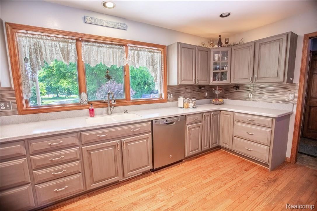 2571 Pinckney Road Howell, MI 48843 - Photo 10 of 35 16XE1A4767-HDR-Full.jpg