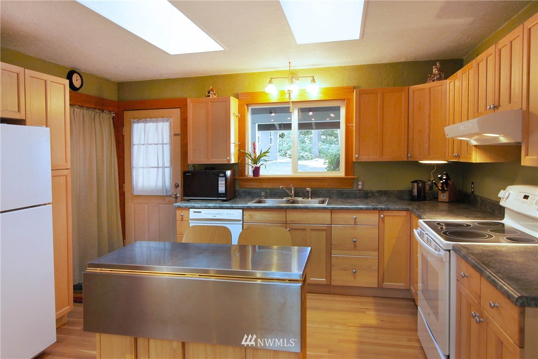24327 Old Mill Road Southwest Vashon, WA 98070 - Photo 11 of 25