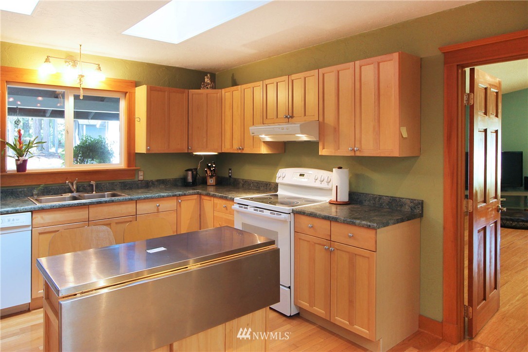 24327 Old Mill Road Southwest Vashon, WA 98070 - Photo 10 of 25