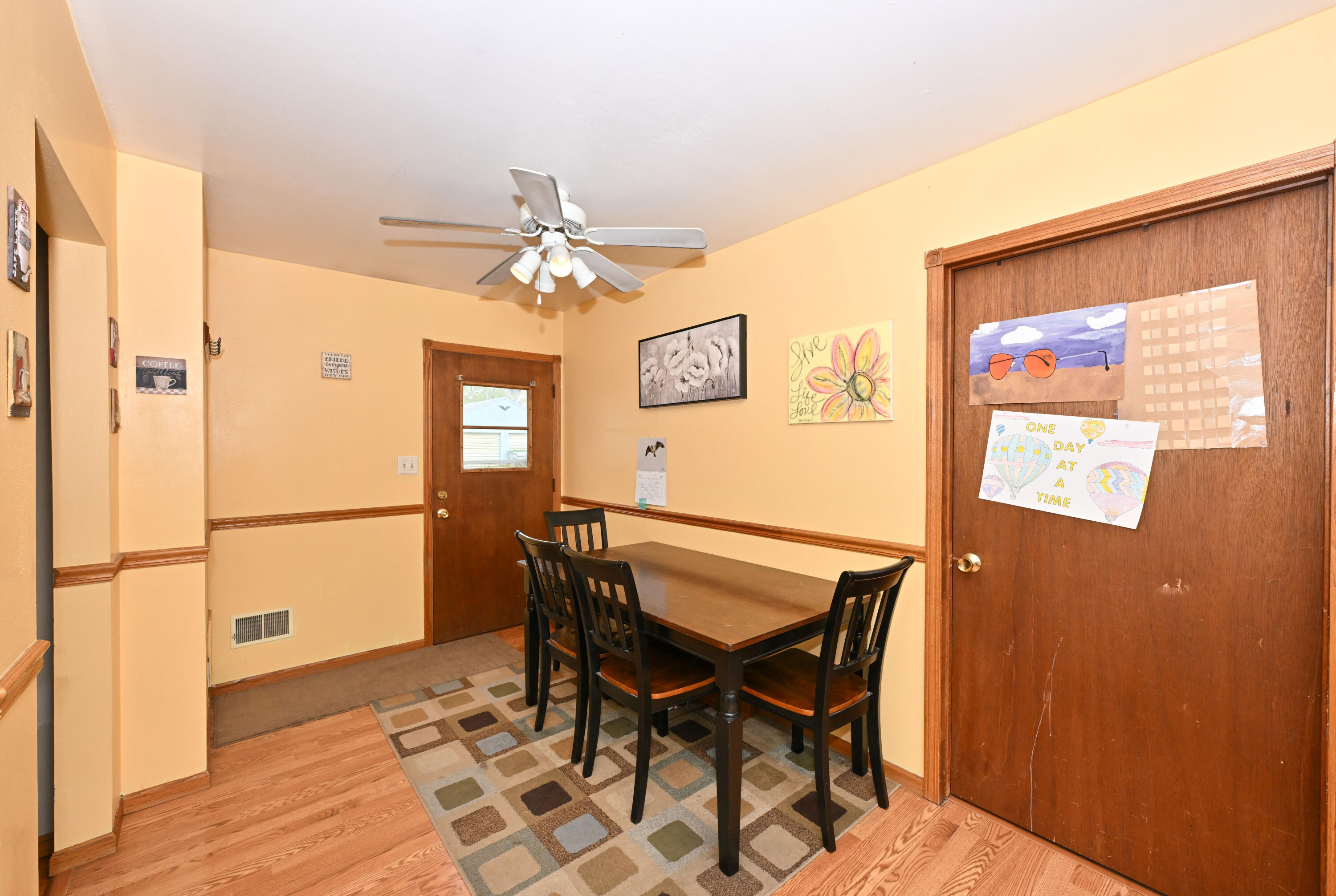 6012 West Morgan Avenue Milwaukee, WI 53219 - Photo 12 of 31 Kitchen Table area.