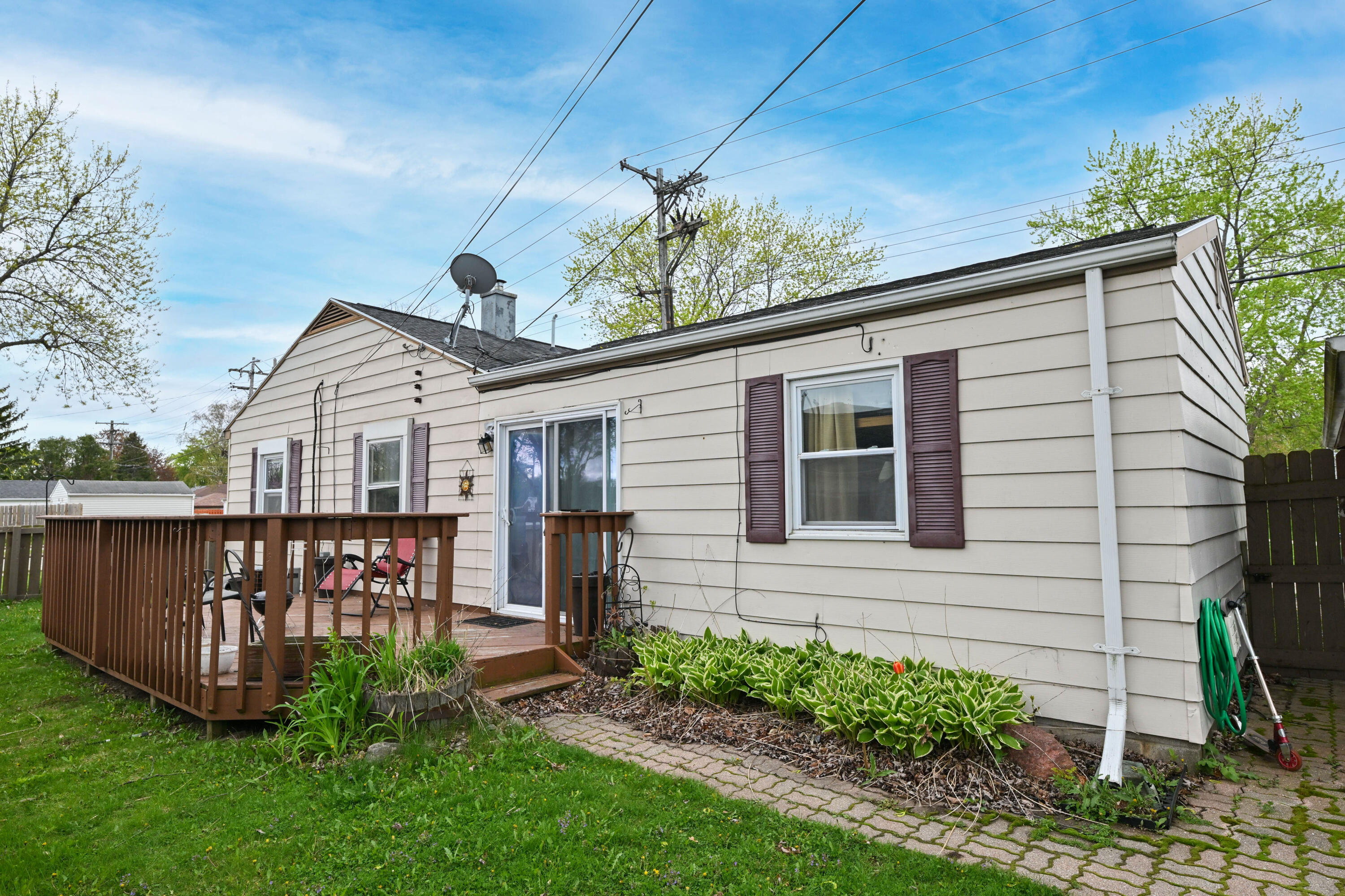 6012 West Morgan Avenue Milwaukee, WI 53219 - Photo 26 of 31 Photo (29)