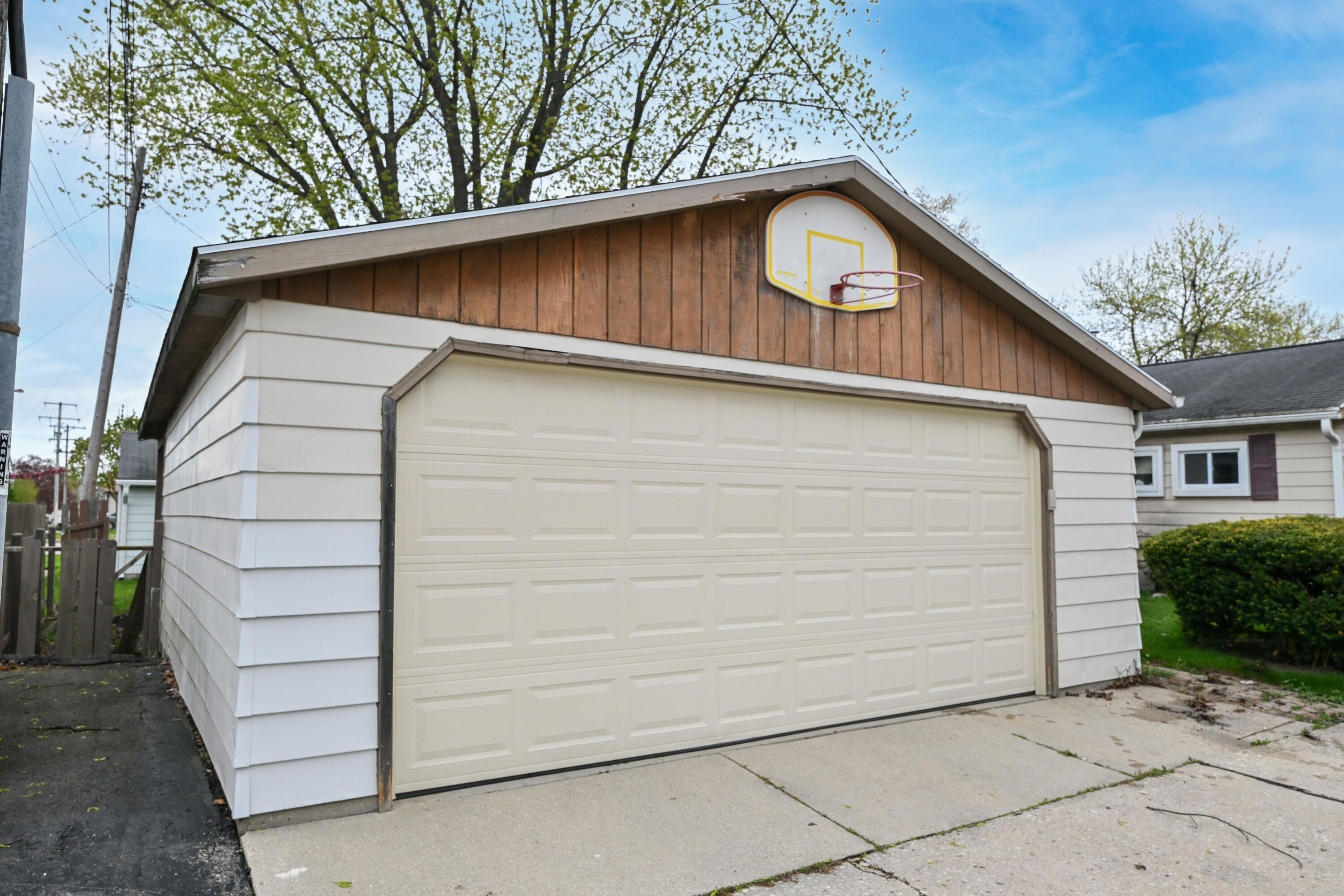 6012 West Morgan Avenue Milwaukee, WI 53219 - Photo 28 of 31 Photo (31)