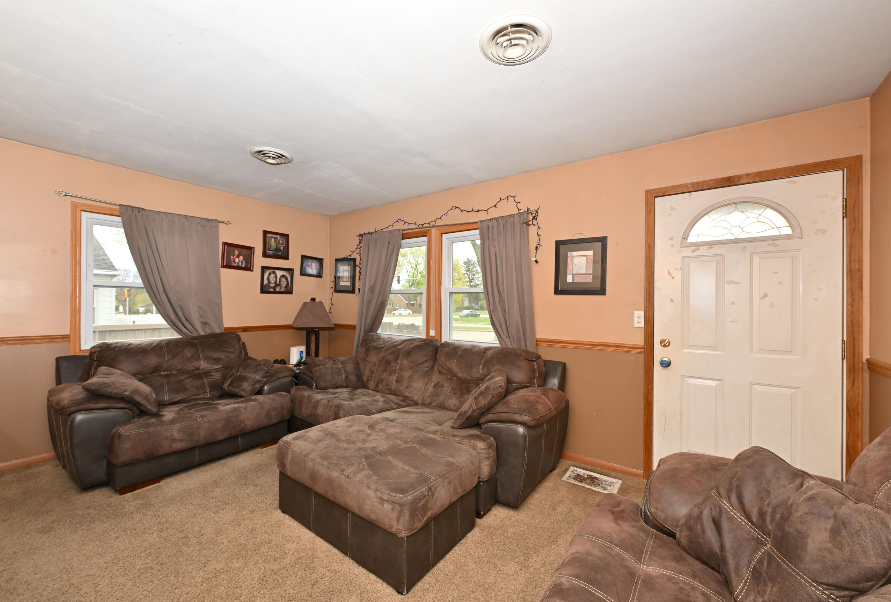 6012 West Morgan Avenue Milwaukee, WI 53219 - Photo 6 of 31 Photo (7)