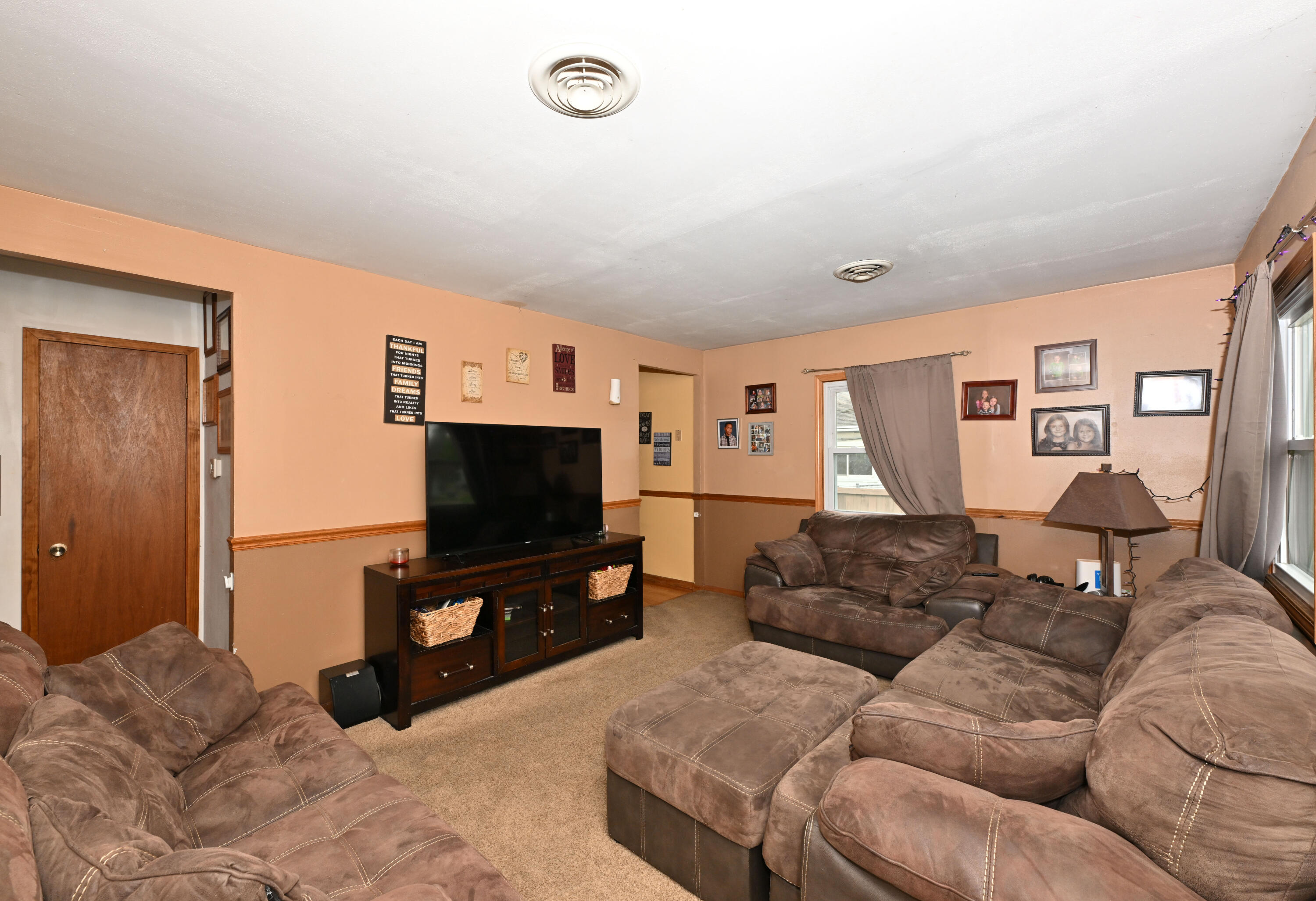 6012 West Morgan Avenue Milwaukee, WI 53219 - Photo 7 of 31 Photo (8)