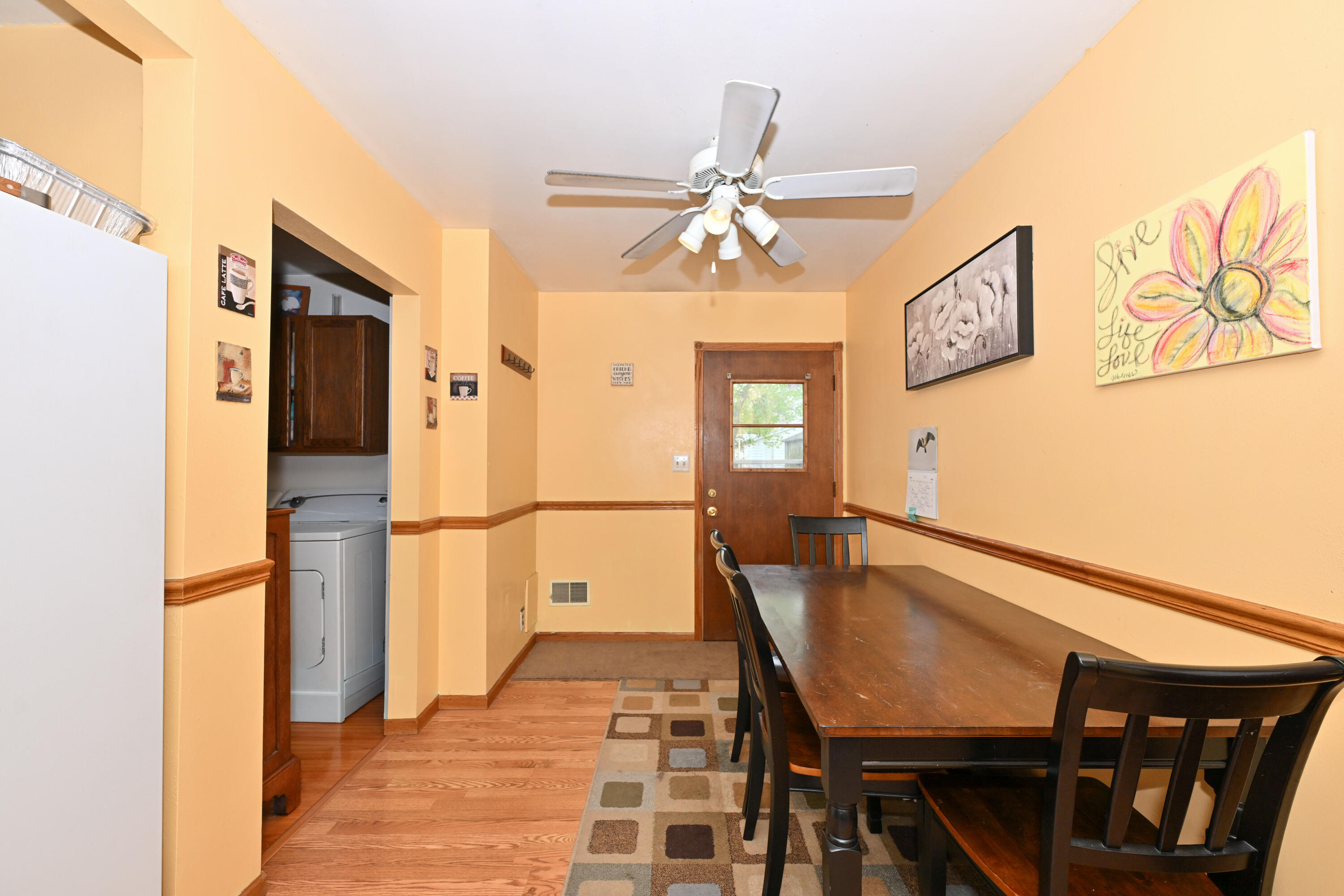 6012 West Morgan Avenue Milwaukee, WI 53219 - Photo 10 of 31 Dinette