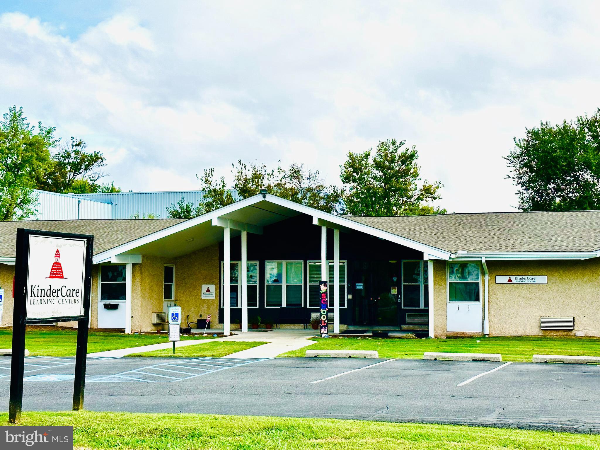 981 Grant Road Folcroft, PA 19032 - Photo 18 of 24 Kindercare Preschool next door to Delcroft School