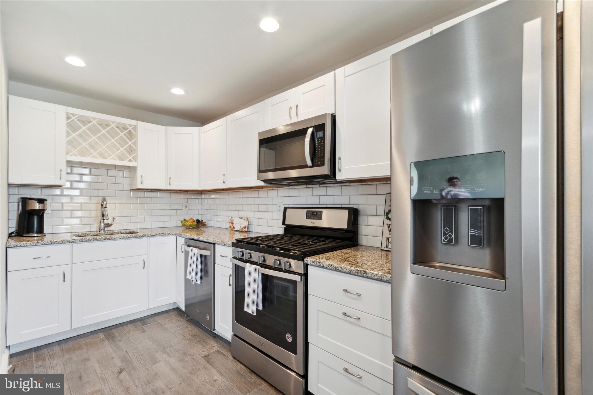 981 Grant Road Folcroft, PA 19032 - Photo 6 of 24 Stainless Appliances & Granite Counters