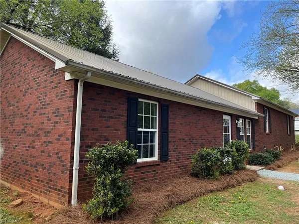 $249,900 | 403 Farmer Avenue, Lexington, NC 27292