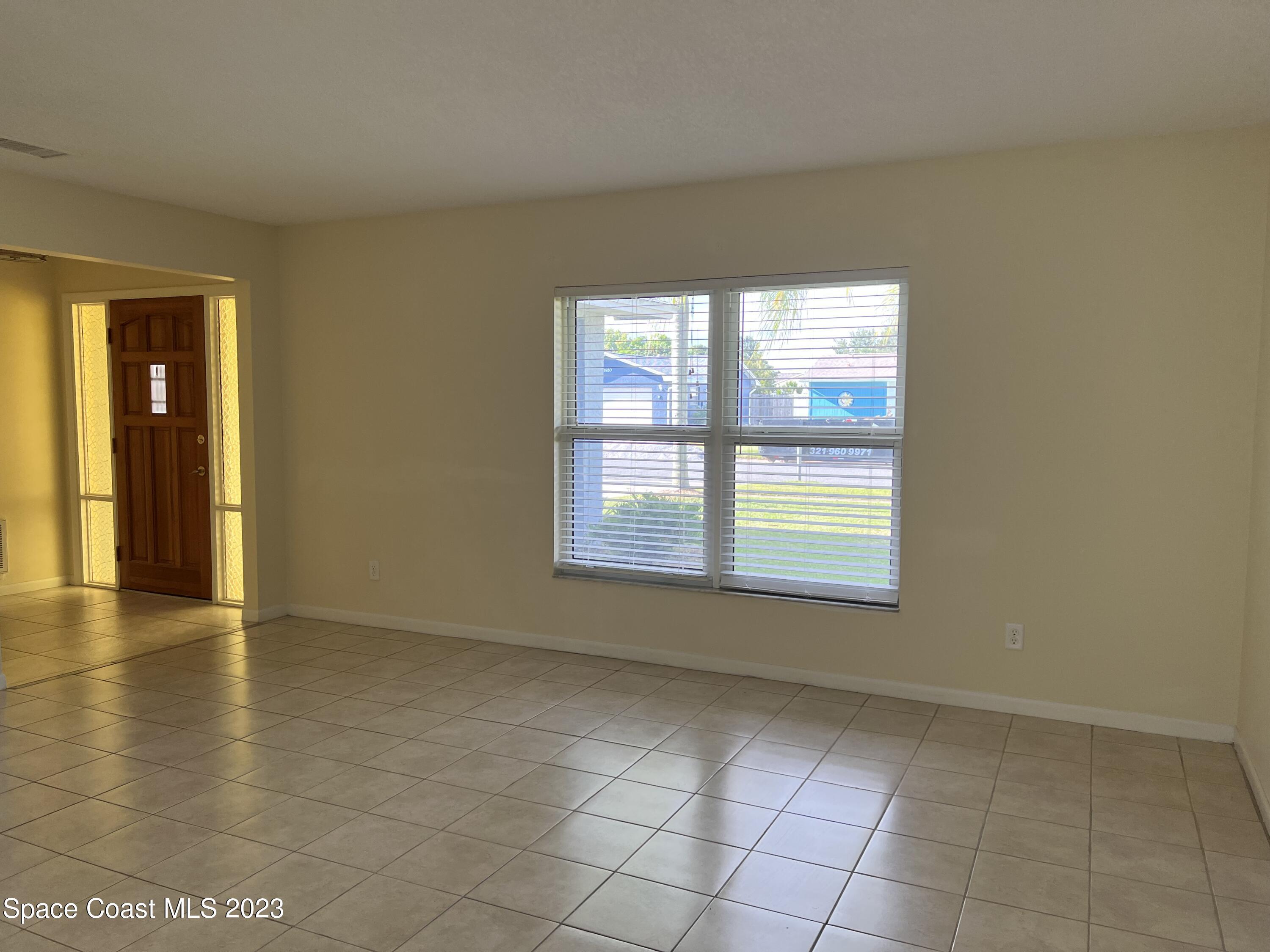 1911 Talloak Road Melbourne, FL 32935 - Photo 2 of 15 LIVING ROOM