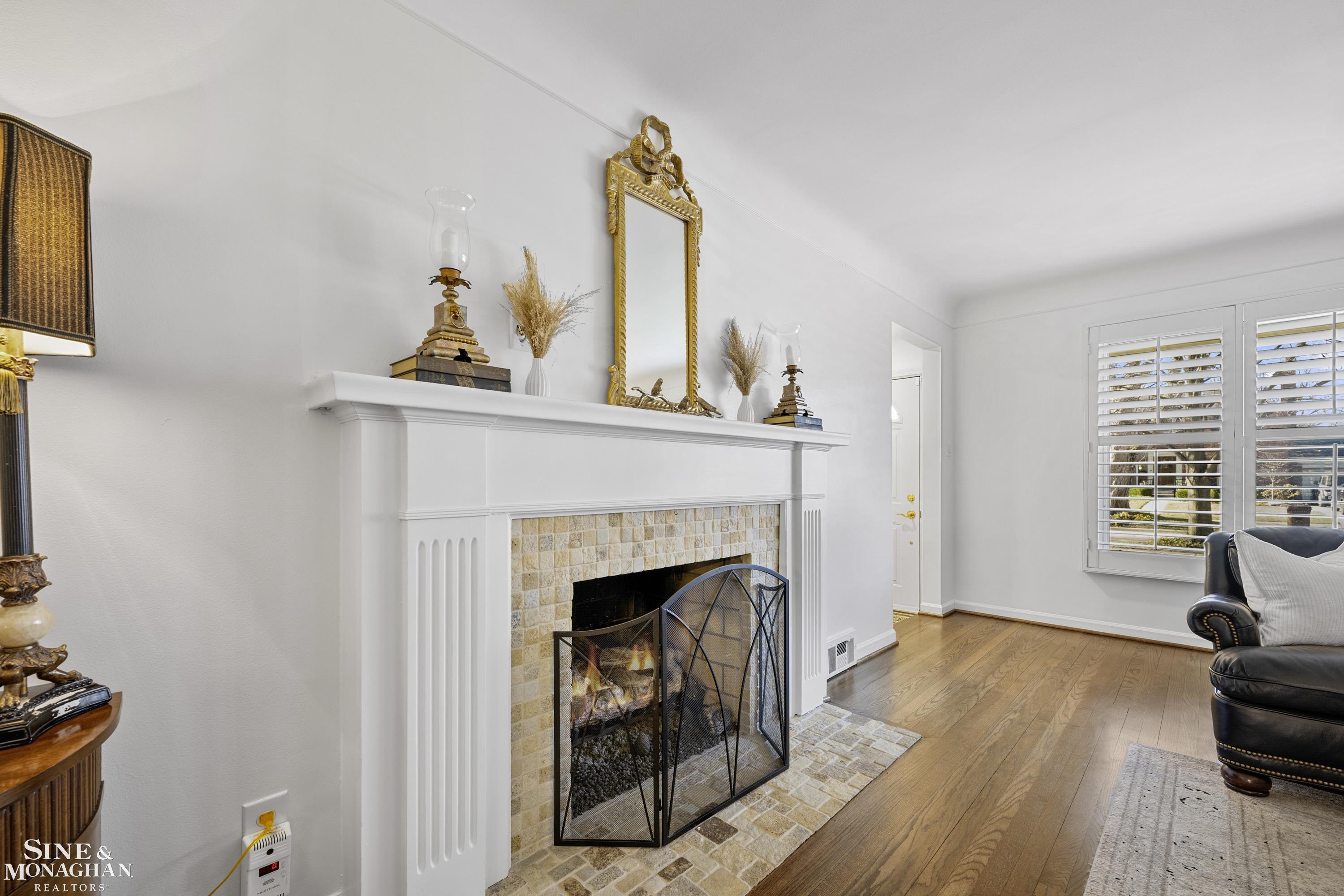 520 Roslyn Road Grosse Pointe Woods, MI 48236 - Photo 10 of 55