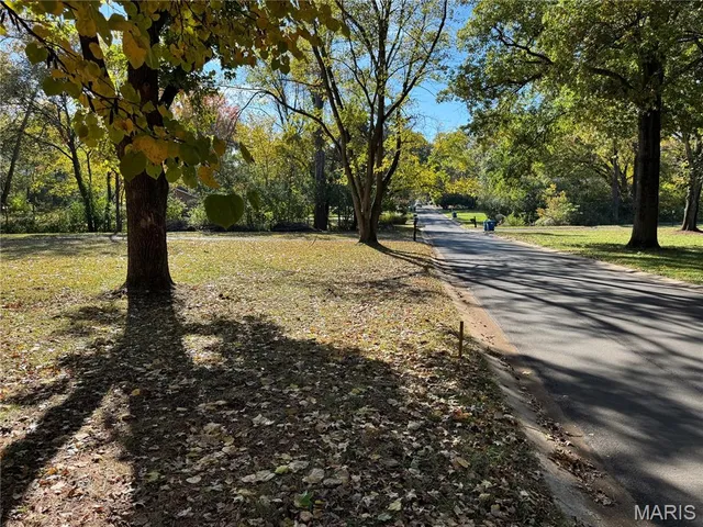 $399,999 | 8 Chasselle Lane, St. Louis, MO 63141