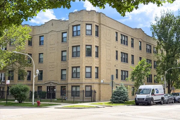 $235,000 | 6254 North Bell Avenue, Unit T, Chicago, IL 60659