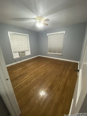 a view of empty room with window