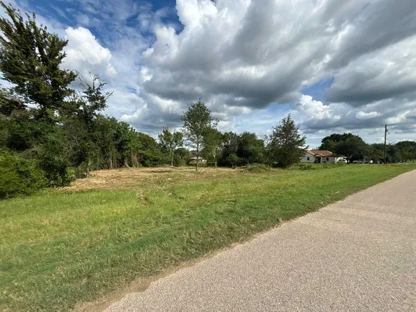 a view of outdoor space with green field