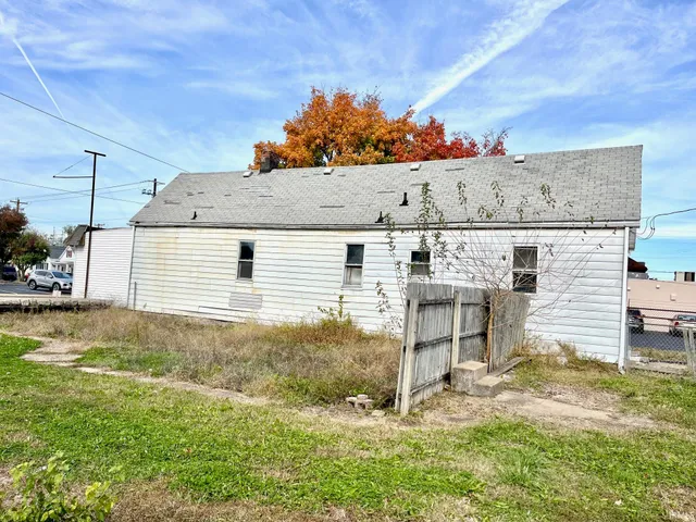 $236,000 | 1327 North First Avenue, Evansville, IN 47710