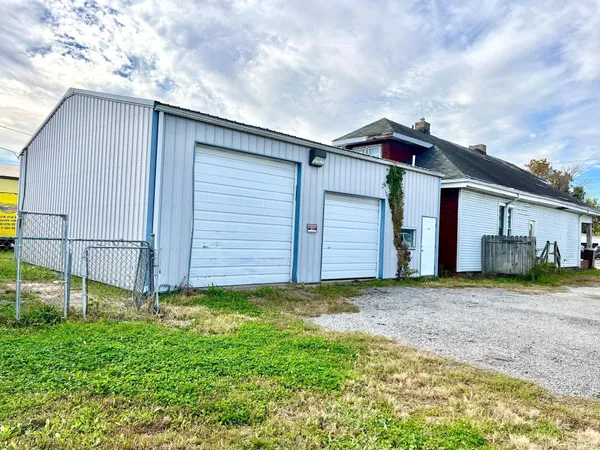 $236,000 | 1327 North First Avenue, Evansville, IN 47710