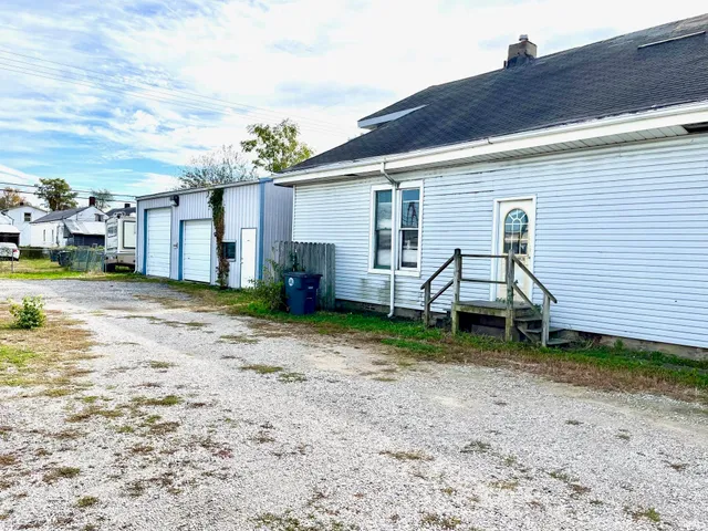 $236,000 | 1327 North First Avenue, Evansville, IN 47710