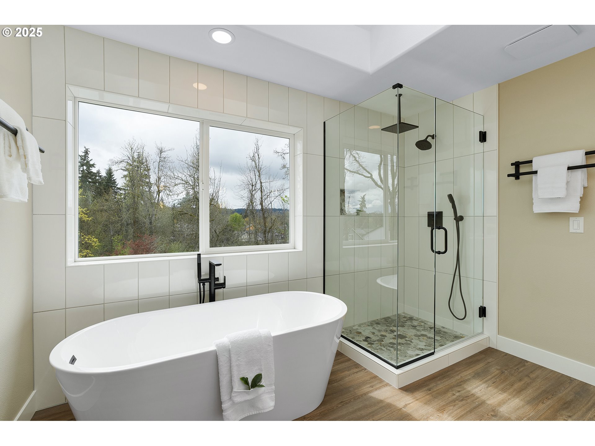 655 Barbary Place Gladstone, OR 97027 - Photo 25 of 48 a bathroom with a sink a toilet a glass door shower and a mirror