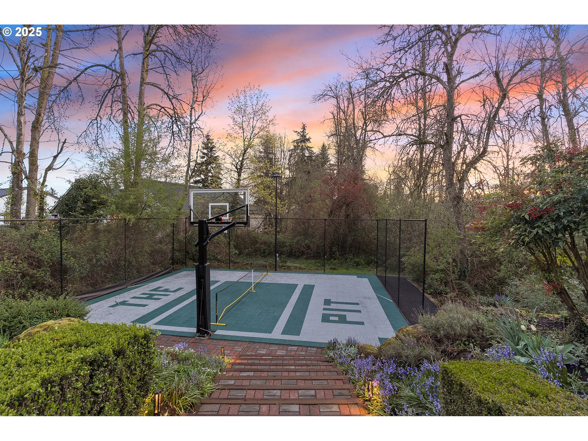 655 Barbary Place Gladstone, OR 97027 - Photo 42 of 48 a view of a backyard