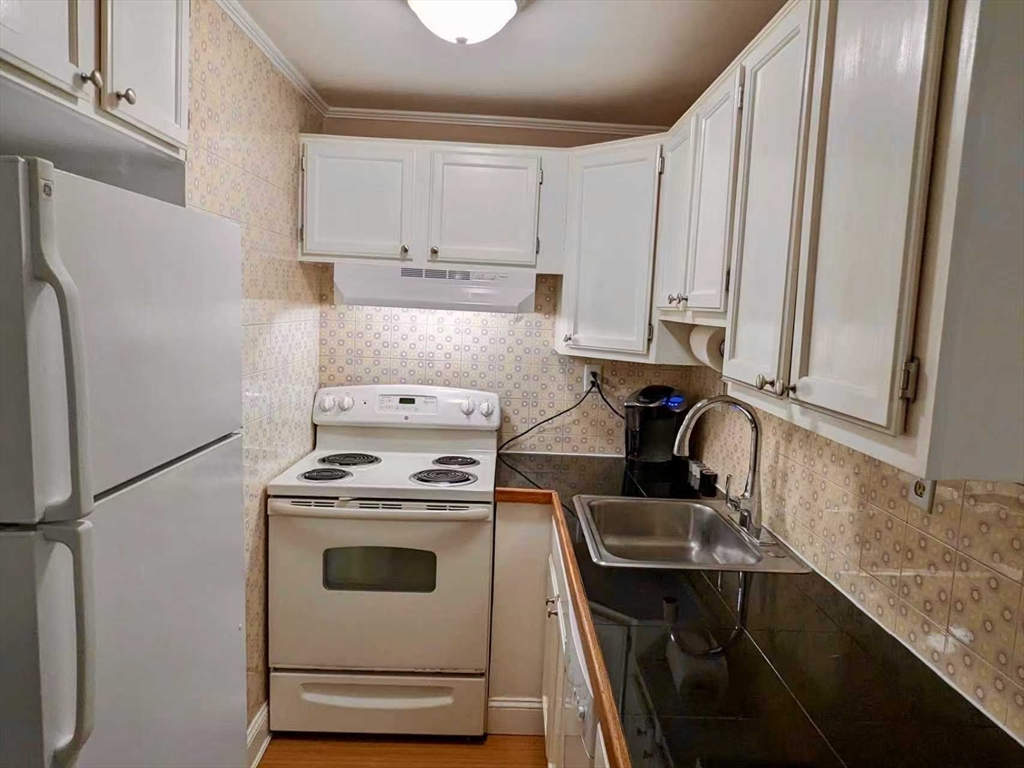 29 Arlington Road, Unit 32 Woburn, MA 01801 - Photo 2 of 7