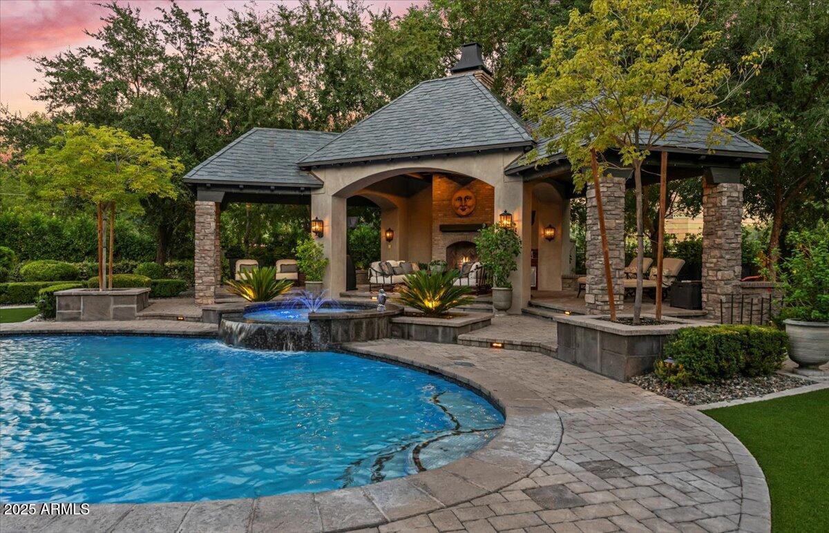 2205 East Colter Street Phoenix, AZ 85016 - Photo 43 of 59 a view of a house with sitting area and furniture